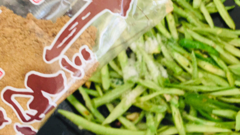 四季豆炒肉,加适量十三香~