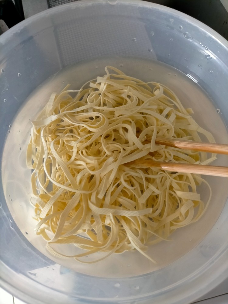 凉拌千张,捞出过凉水两遍