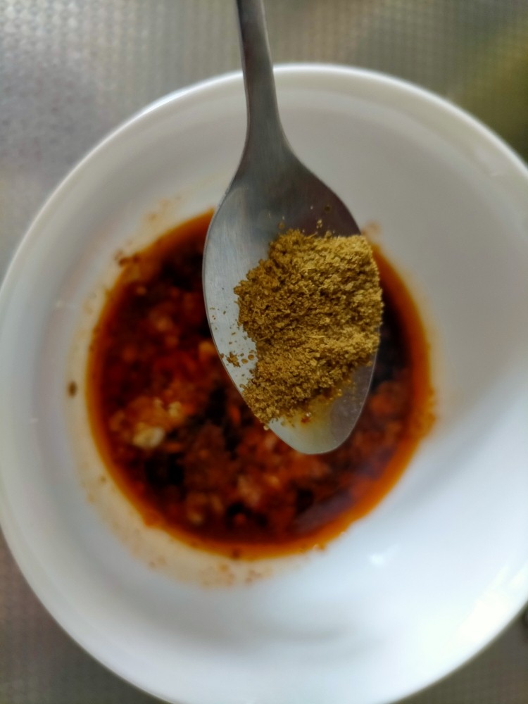 凉拌千张,孜然粉少许
搅拌均匀