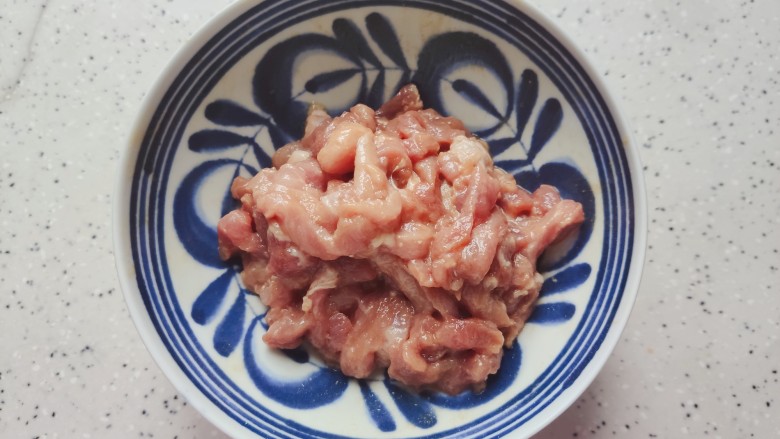 四季豆炒肉,抓均匀,腌制备用