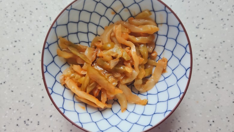 四季豆炒肉,我用的是涪陵<a style='color:red;display:inline-block;' href='/shicai/ 722'>榨菜</a>,取了一小包的二分之一