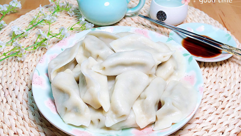 鲅鱼水饺,一盘鲜美的鲅鱼水饺就上桌了!
