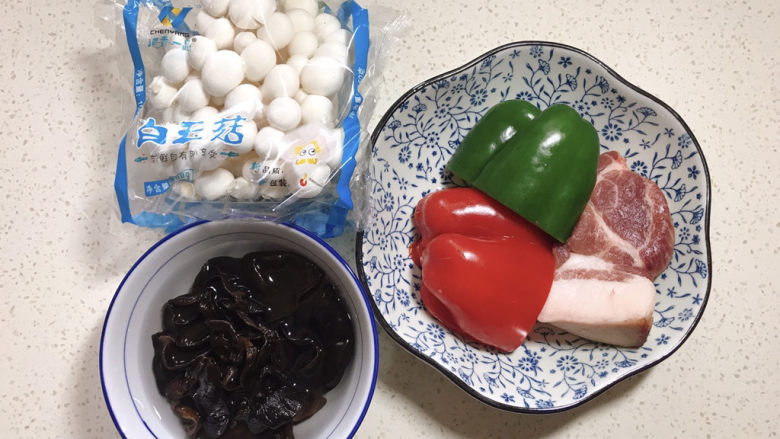 白玉菇炒肉,所需材料,<a style='color:red;display:inline-block;' href='/shicai/ 233'>木耳</a>提前加热水泡发