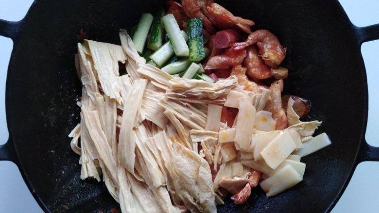 麻辣香锅,加入所有的主食材