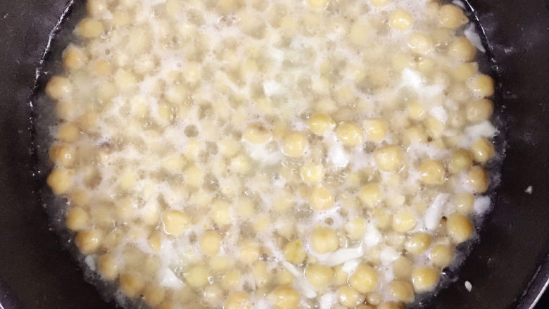 番茄鹰嘴豆,加入清水