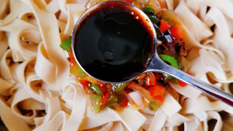 凉拌千张,适量<a style='color:red;display:inline-block;' href='/shicai/ 750'>陈醋</a>