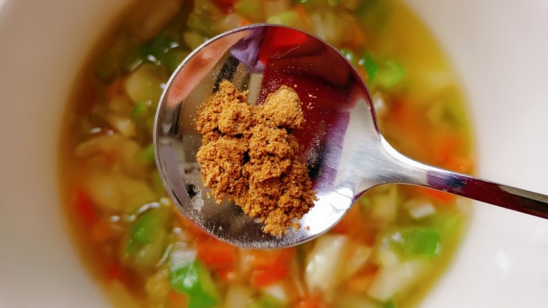 凉拌千张,适量<a style='color:red;display:inline-block;' href='/shicai/ 744'>五香粉</a>