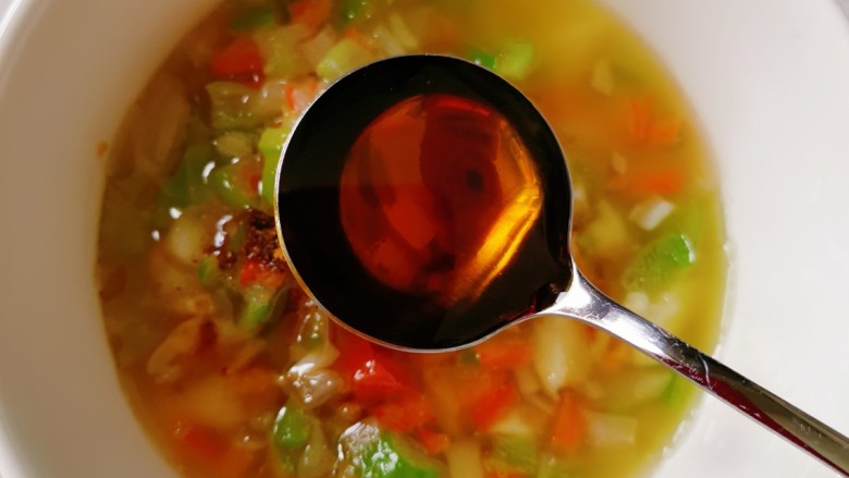 凉拌千张,加适量料酒