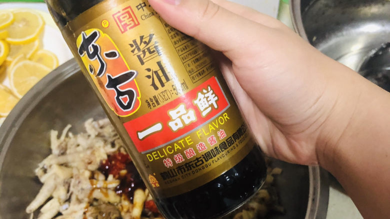 酸辣无骨鸡爪,不要太多老抽,为了上色