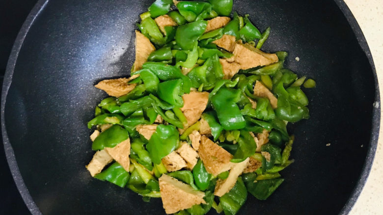 青椒炒素鸡,<a style='color:red;display:inline-block;' href='/shicai/ 61'>青椒</a>炒素鸡就做好了,非常下饭