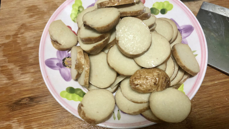 青椒炒素鸡,素鸡清洗切薄片
