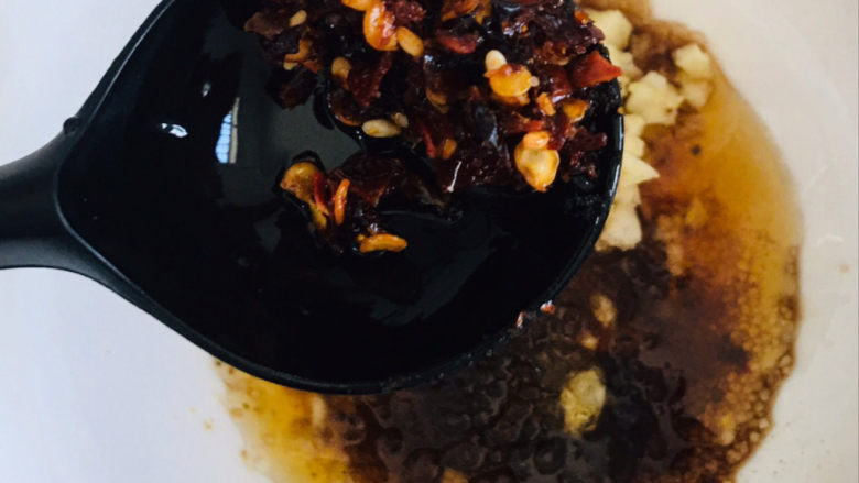 蒜泥黄瓜,半勺辣椒油~