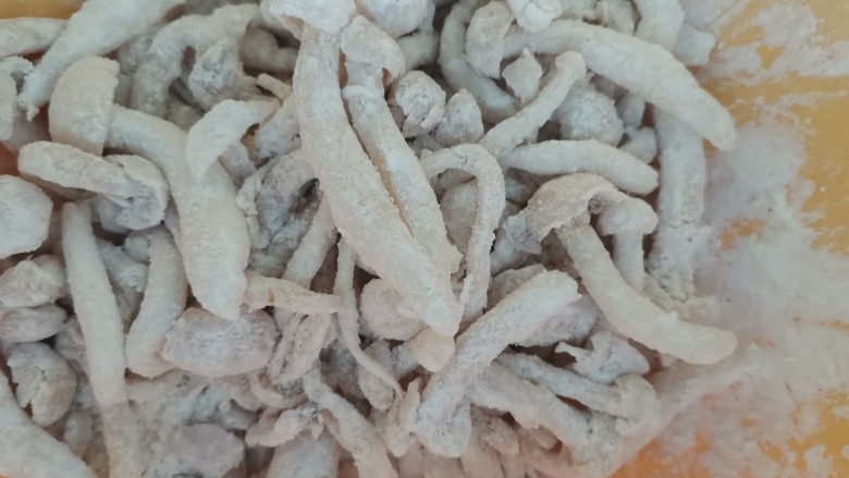 软炸白玉菇,抓伴均匀，不需要在加盐了