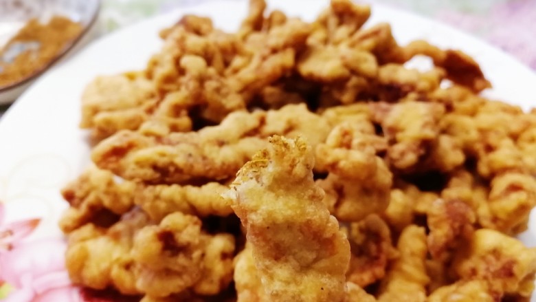 椒盐里脊,外酥里嫩,椒香十足,好吃的停不下来。