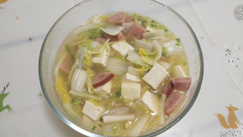 娃娃菜火腿炖豆腐,咸香好吃,可以当菜也可以作为汤来吃~