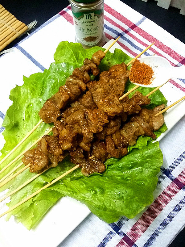 孜然羊肉串,能吃辣的，还可以再撒些辣椒面