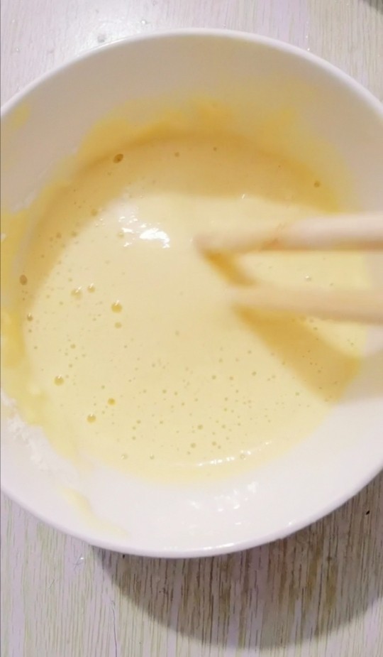 椒盐蘑菇,搅拌成面糊