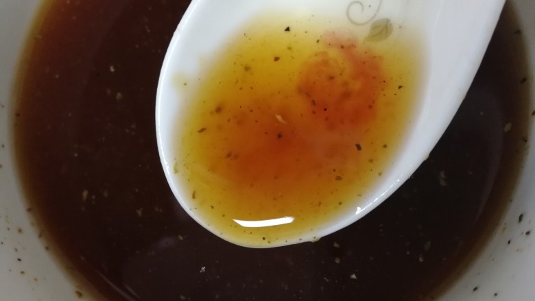金针菇肥牛卷,加半碗清水,搅拌均匀。