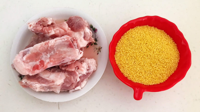 小米蒸排骨,准备食材:精排和<a style='color:red;display:inline-block;' href='/shicai/ 493'>小米</a>