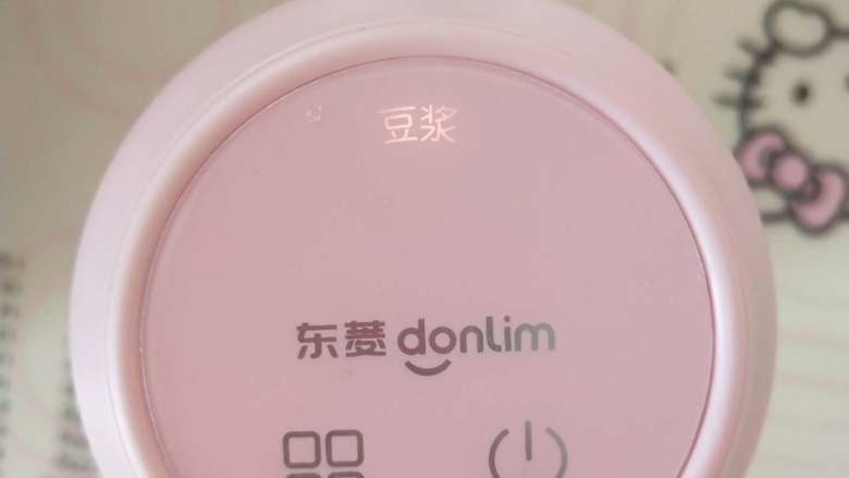 莲子绿豆浆,6、通电后选择豆浆模式,启动后直接等到提示音想起就是说明豆浆打好了,很方便!