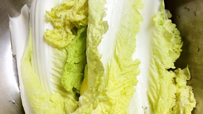 娃娃菜炖豆腐,准备好<a style='color:red;display:inline-block;' href='/shicai/ 140'>娃娃菜</a>,洗净待用。