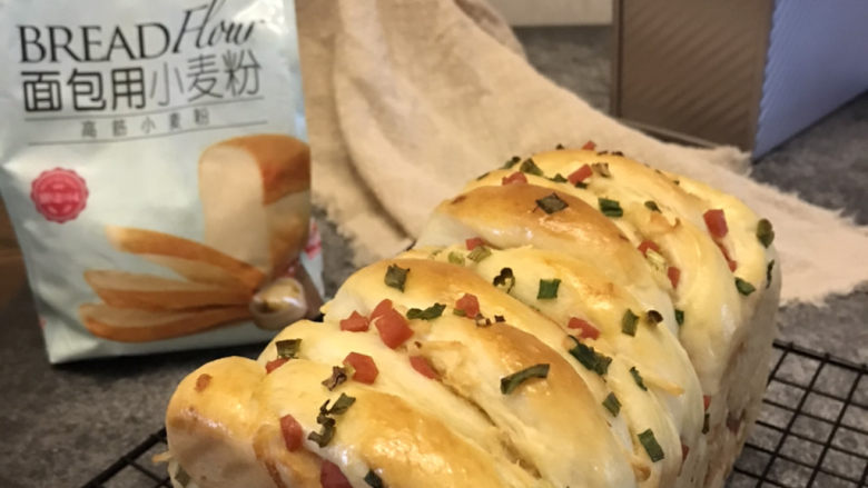 香葱火腿肉松手撕面包,成品