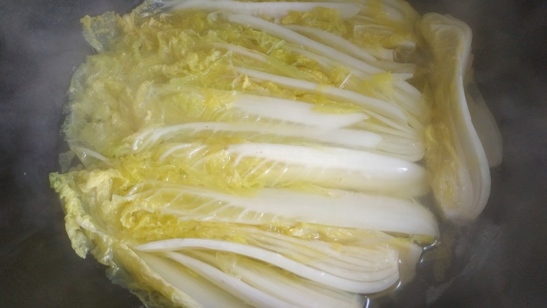 蒜蓉娃娃菜,烧开四五分钟,娃娃菜变软