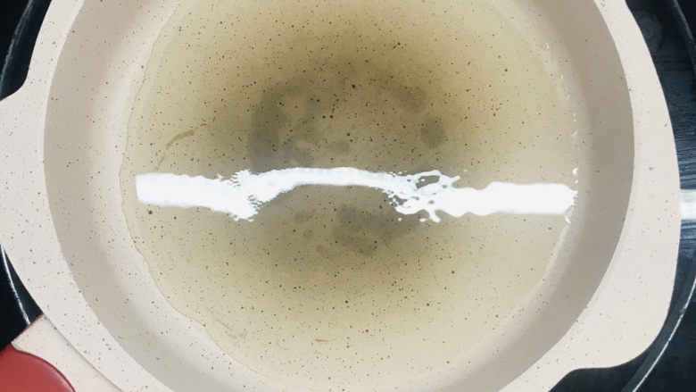 黄瓜炒香肠,热锅冷油