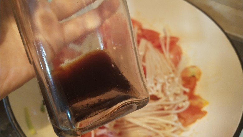 番茄金针菇肥牛卷,加2勺<a style='color:red;display:inline-block;' href='/shicai/ 788'>生抽</a>调味