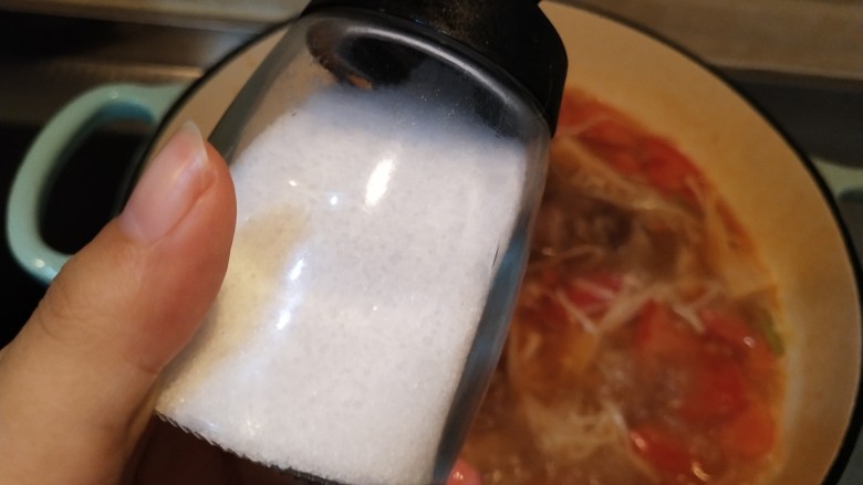番茄金针菇肥牛卷,加点盐调味