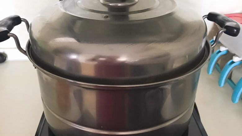荞麦馒头,大火烧开后蒸10分钟,关火后焖3分钟