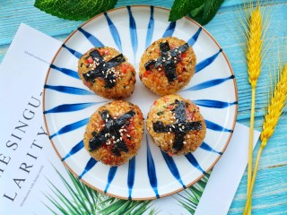 恐龙蛋海苔饭团