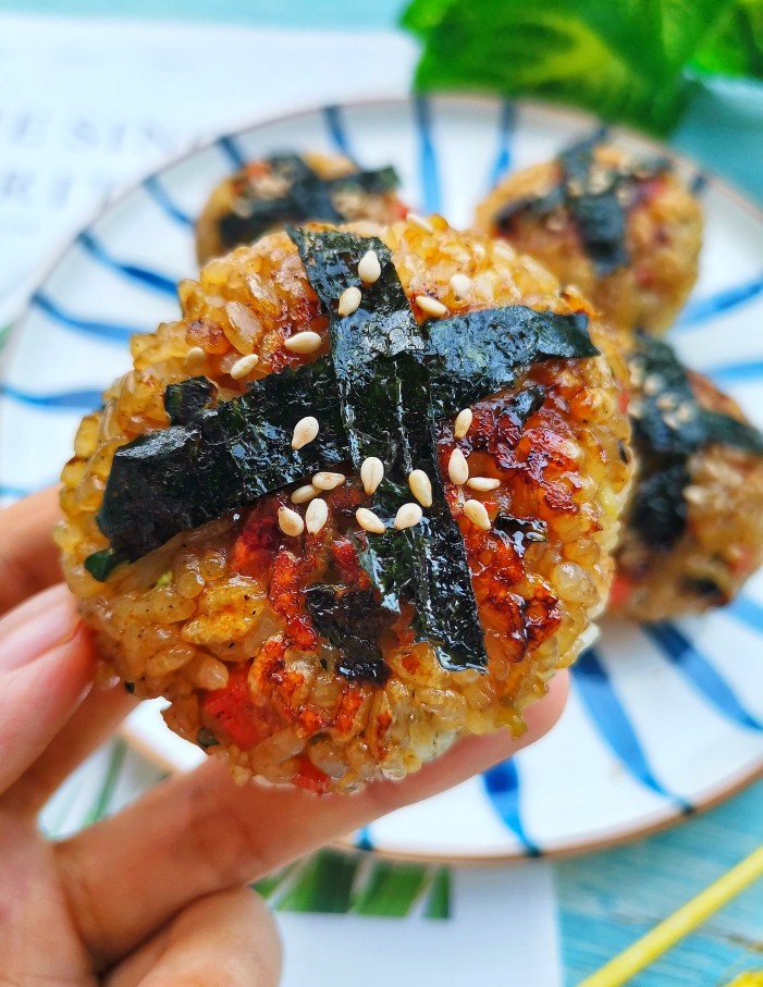 恐龙蛋海苔饭团,来一个!
