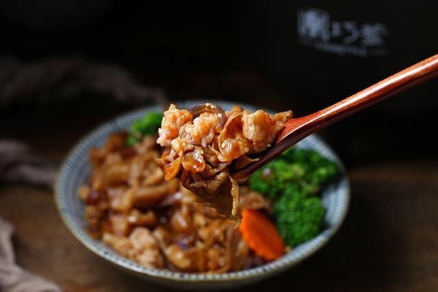 日式肥牛饭,快来一口,味道好极了!