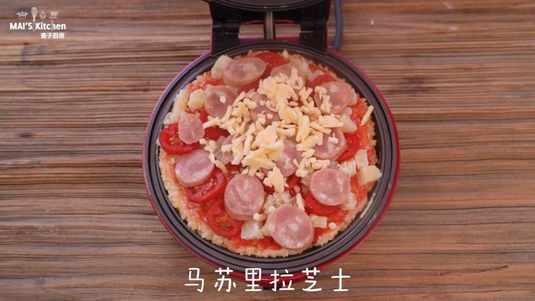 米饭做成披萨吃,再也不用担心小孩不吃米饭了,放入<a style='color:red;display:inline-block;' href='/shicai/ 61855'>马苏里拉芝士</a>