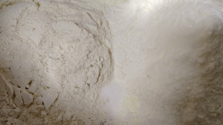 荞麦馒头,放入2 g盐,增加面筋性。