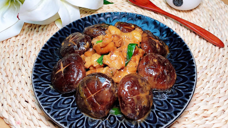 香菇焖鸡,开动吧!