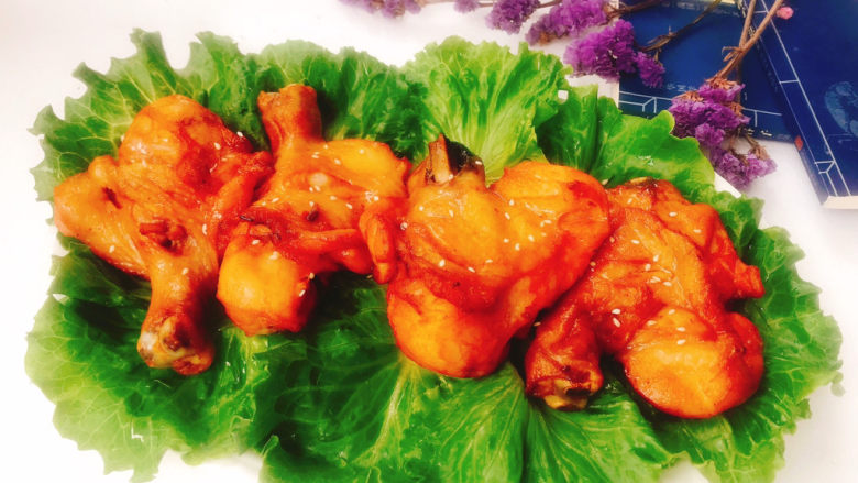 新奥尔良烤鸡腿,时间到,取出来摆入盘中即可食用