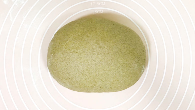 荞麦馒头,移至案板上,揉成光滑的面团
