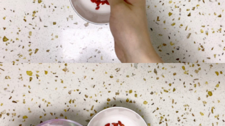 菠菜猪肝粥,准备5g<a style='color:red;display:inline-block;' href='/shicai/ 673'>枸杞</a>,加水泡开,凉水即可