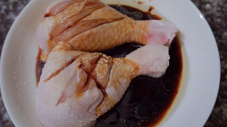 新奥尔良烤鸡腿,加入少许<a style='color:red;display:inline-block;' href='/shicai/ 788'>生抽</a>