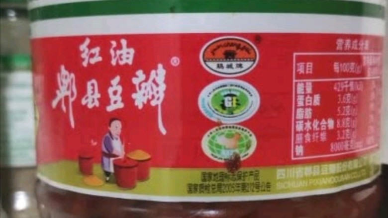 爆炒蛏子,<a style='color:red;display:inline-block;' href='/shicai/ 705'>豆瓣酱</a>,带辣味和咸味。