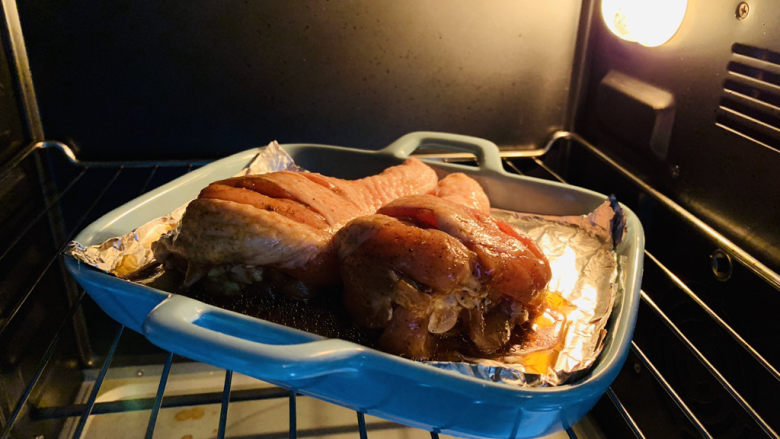 新奥尔良烤鸡腿,烤箱上下火230度,先烤10分钟