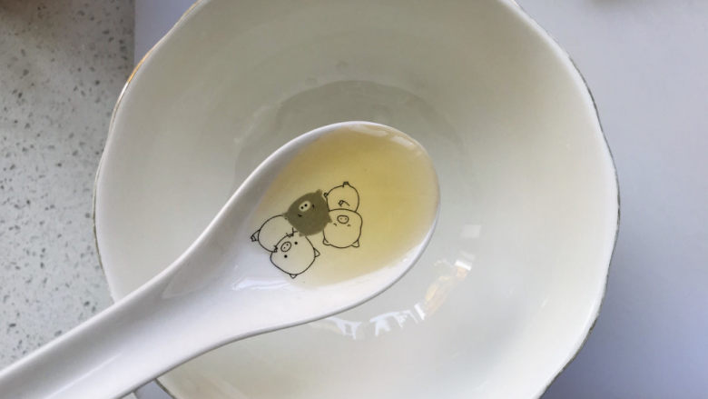 日式肥牛饭,在焯蔬菜的同时,调料汁,5勺味淋;