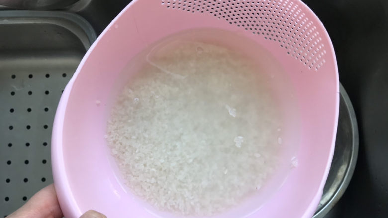 日式肥牛饭,淘米,焖米饭;