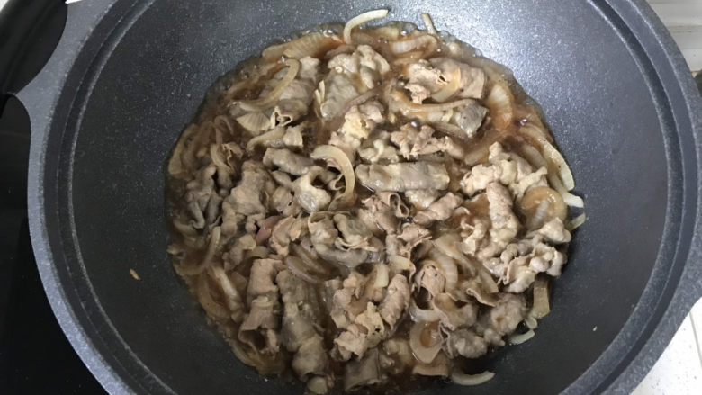 日式肥牛饭,让每一个肥牛卷都浸入汤汁;