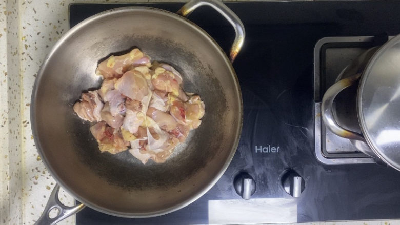 香菇焖鸡,鸡肉冷水下锅