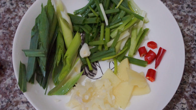 香菇焖鸡,少许<a style='color:red;display:inline-block;' href='/shicai/ 9145'>蒜泥</a>