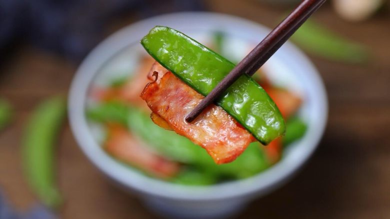 荷兰豆炒香肠,清脆鲜美适合现在的季节食用!