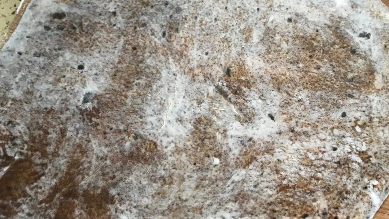 糖火烧,时间到,将饧发好的面片擀成大面片